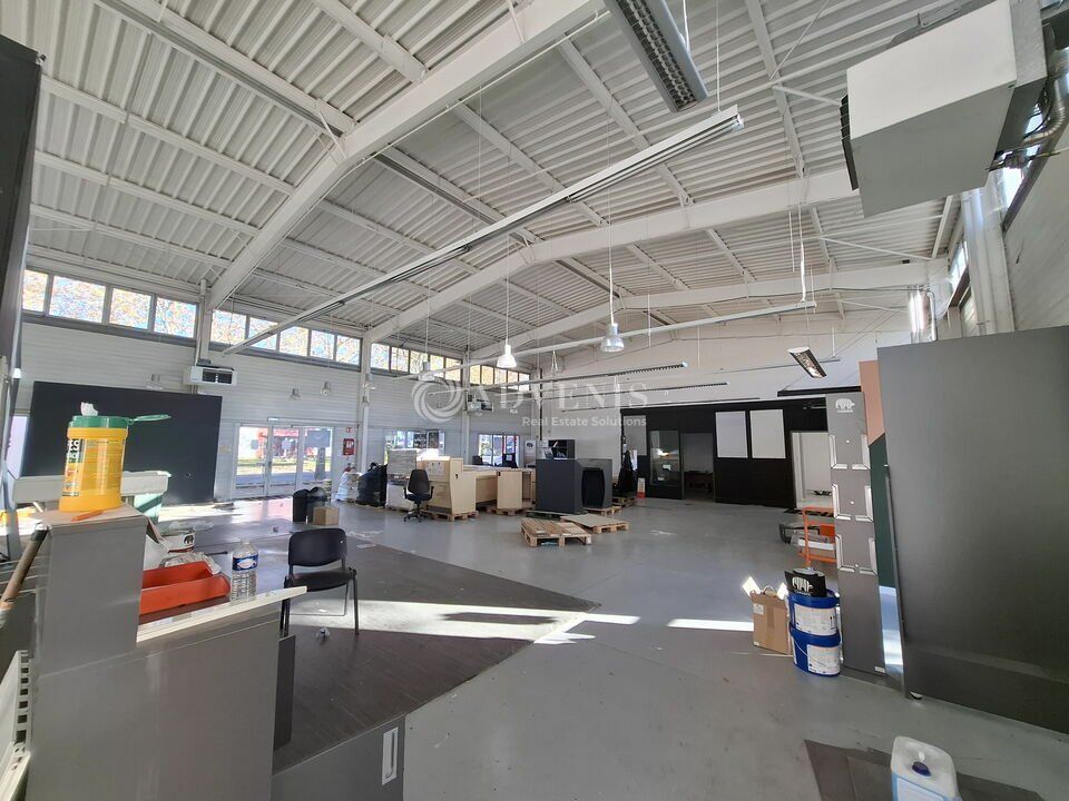 Location local commercial 1117 m² divisibles à partir de 248 m²
