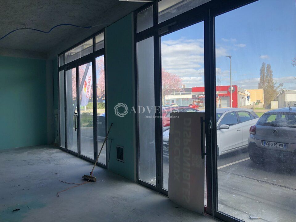 Local commercial / showroom 