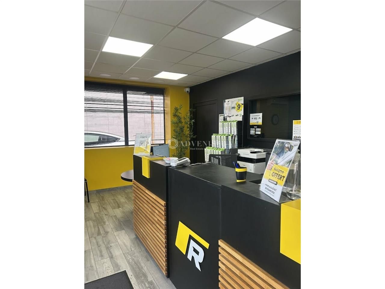 Local d'activité avec vitrine 