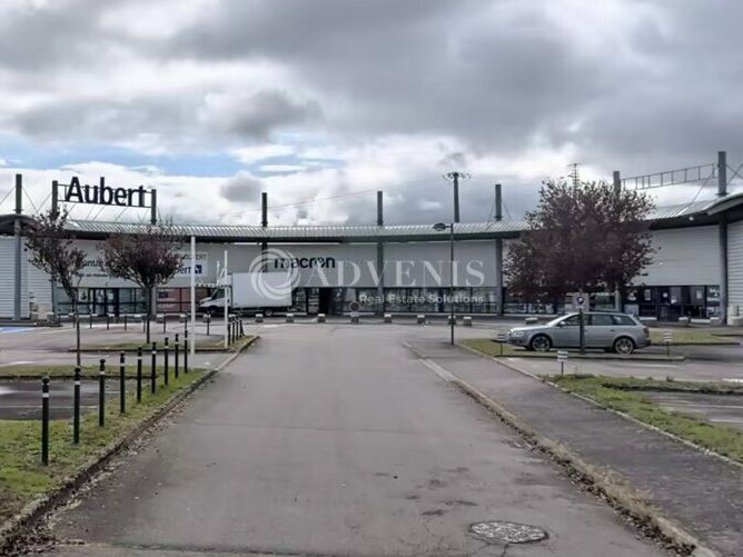 Location local commercial 607 m² non divisibles