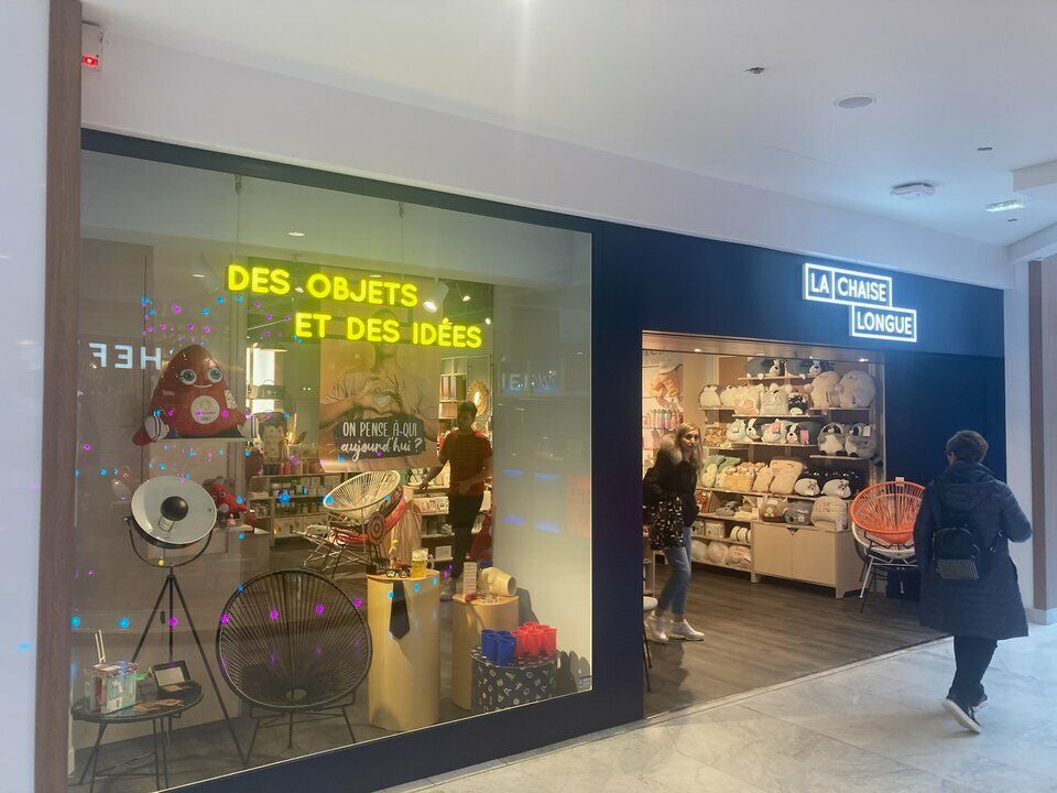 Advenis Lorraine propose à la location une cellule commerciale de 130 M2 environ en premier rideau au sein du Centre Commercial Saint Sébastien.