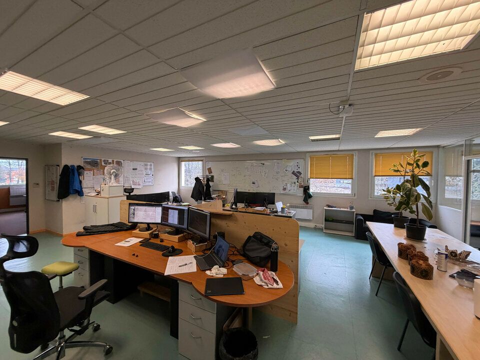 Advenis Conseil & Transaction Lorraine propose à la location des bureaux de 192 m² environ situés dans la zone mixte de la Voivre à 50 m de l'hôtel Best Western La Fayette et très proche des grands axes de communication. 