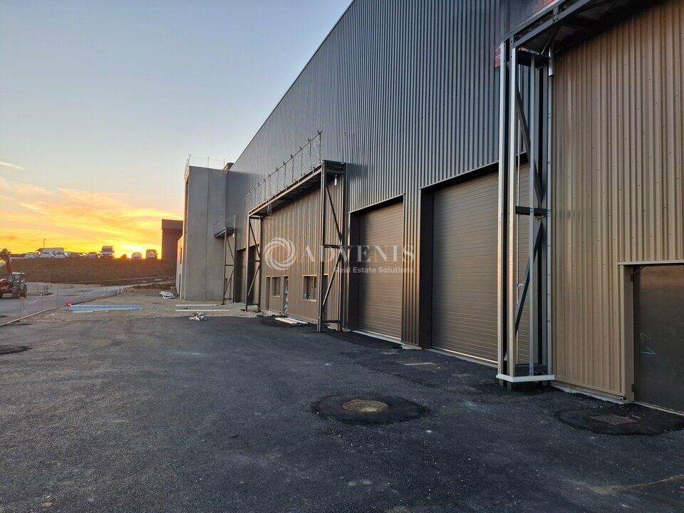 Vente local d''activites 2762 m² divisibles à partir de 283 m²