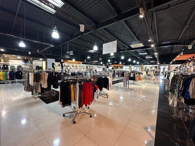 Location local commercial 1200 m² non divisibles