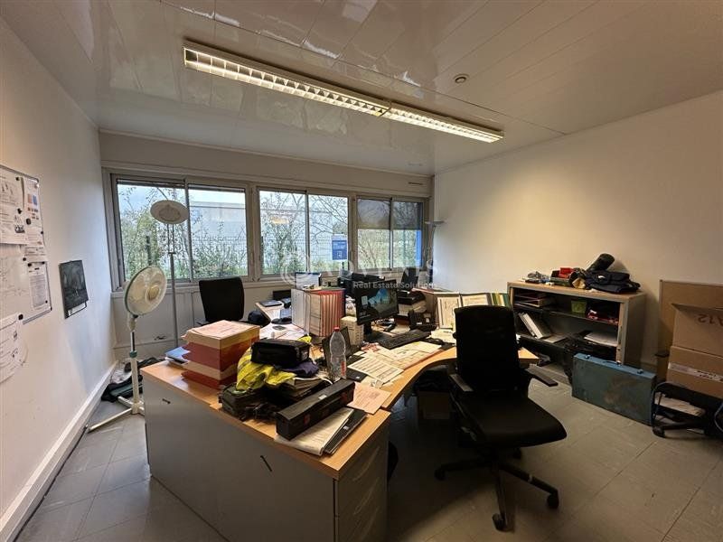 Location local d''activites 700 m² non divisibles