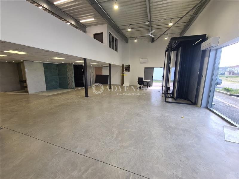 Location local commercial 550 m² non divisibles