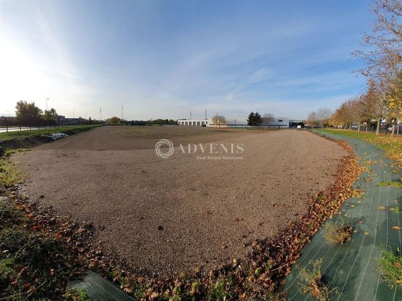 Location local d''activites 5000 m² divisibles à partir de 200 m²