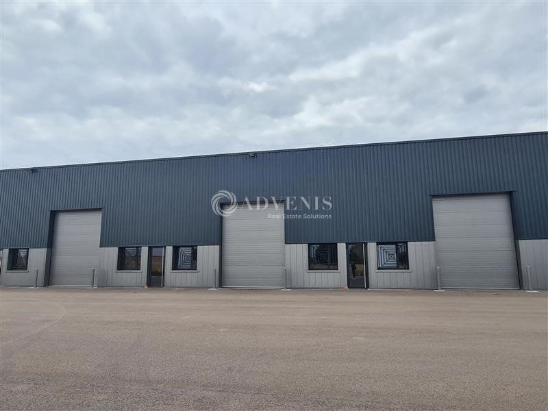 Location local d''activites 2240 m² divisibles à partir de 320 m²