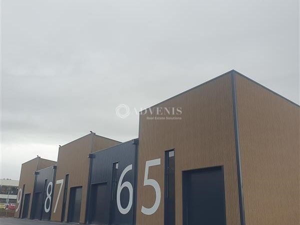 Location local d''activites 1976 m² divisibles à partir de 194 m²