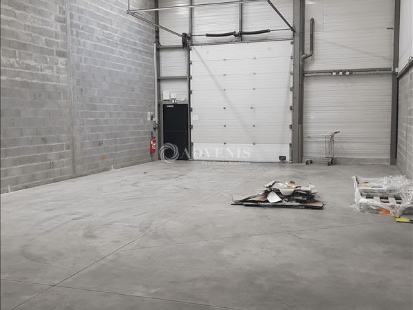 Location local d''activites 446 m² non divisibles