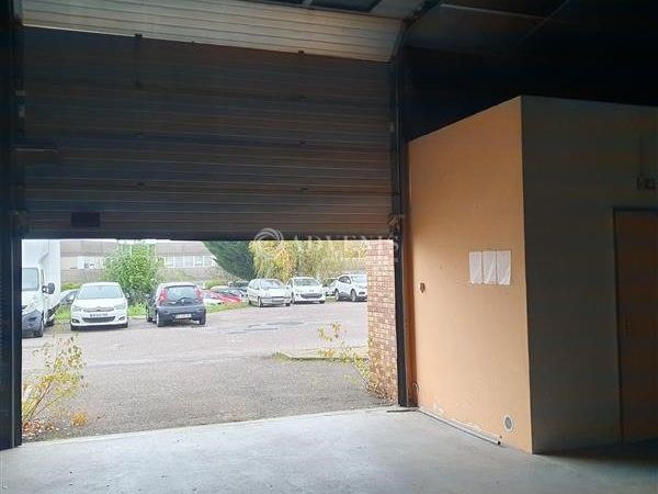 Location local d''activites 142 m² non divisibles