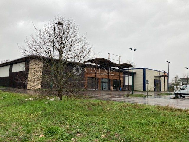 Location local d''activites 1194 m² divisibles à partir de 502 m²