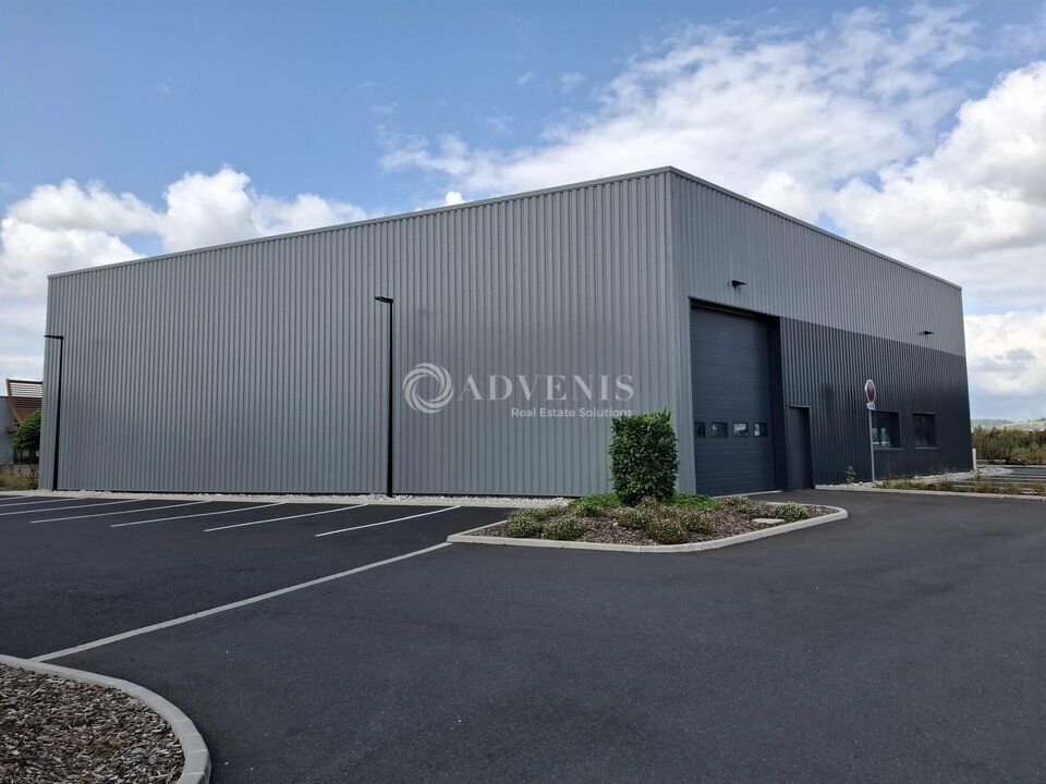 Location local d''activites 980 m² divisibles à partir de 480 m²
