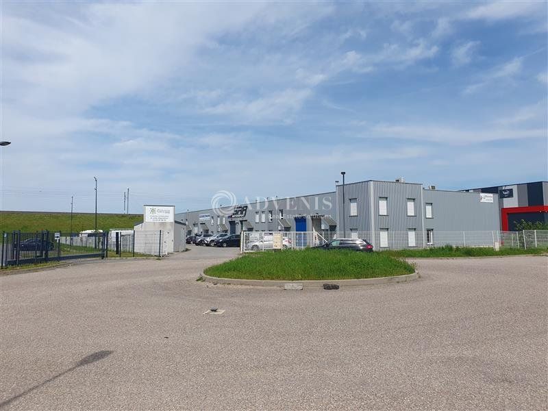 Location local d''activites 993 m² divisibles à partir de 375 m²