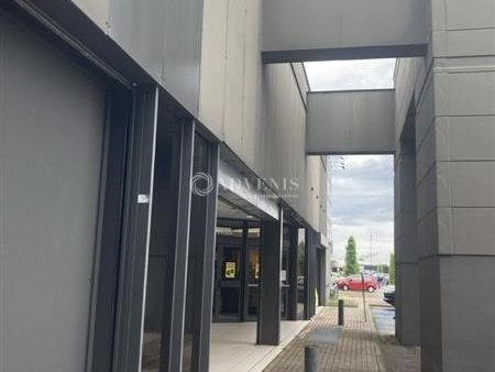 Location local commercial 2393 m² non divisibles