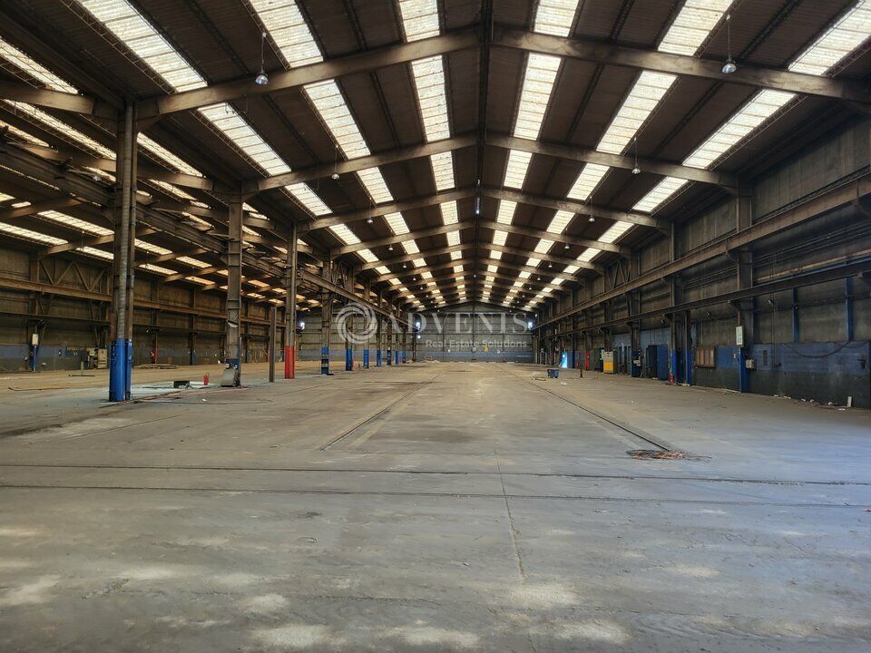 Vente local d''activites 12642 m² divisibles à partir de 162 m²
