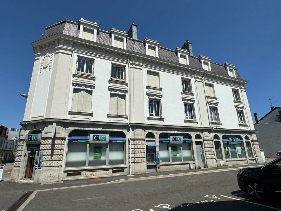 Location local professionnel 75.5 m² non divisibles