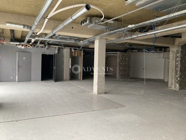 Location local commercial 369 m² divisibles à partir de 124 m²