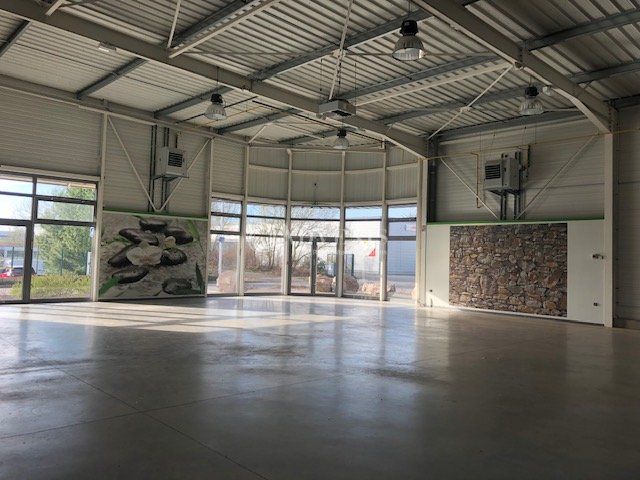 Location local commercial 389 m² non divisibles