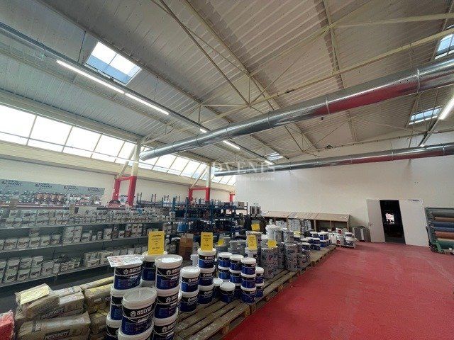 Location local commercial 900 m² non divisibles