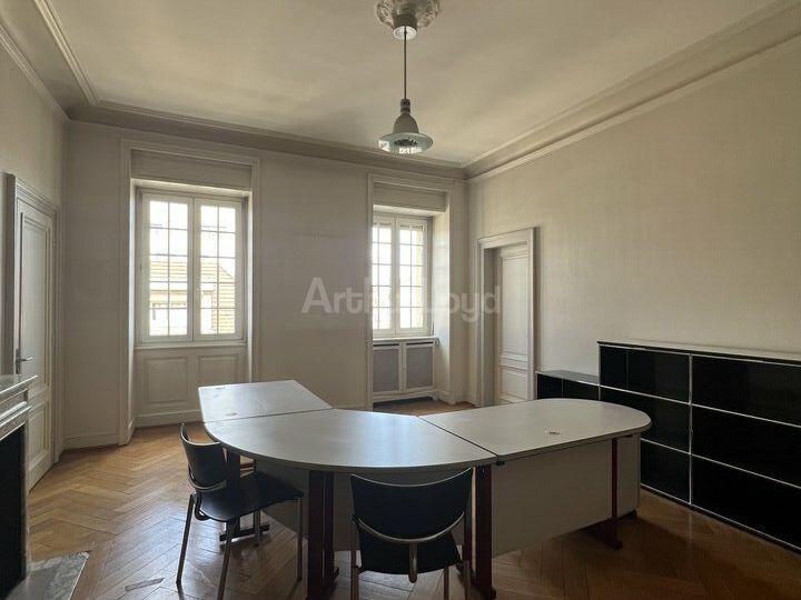 Location bureaux 129.7 m² divisibles à partir de 26.4 m²