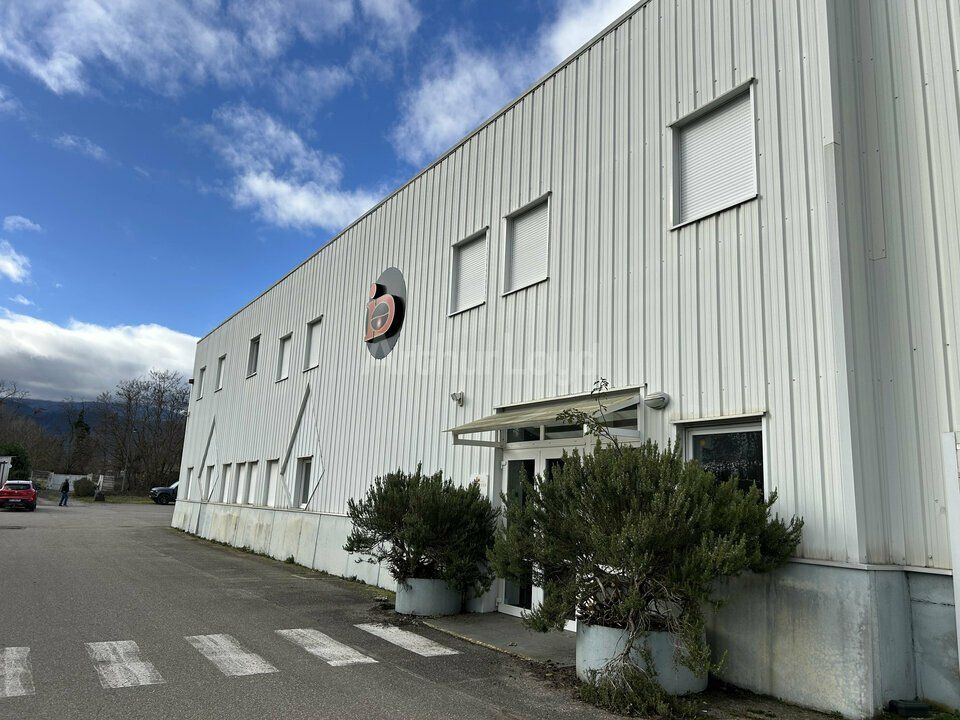 Vente local d''activites 2370 m² non divisibles