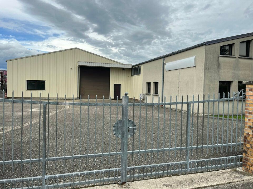 Location local d''activites 1364 m² non divisibles