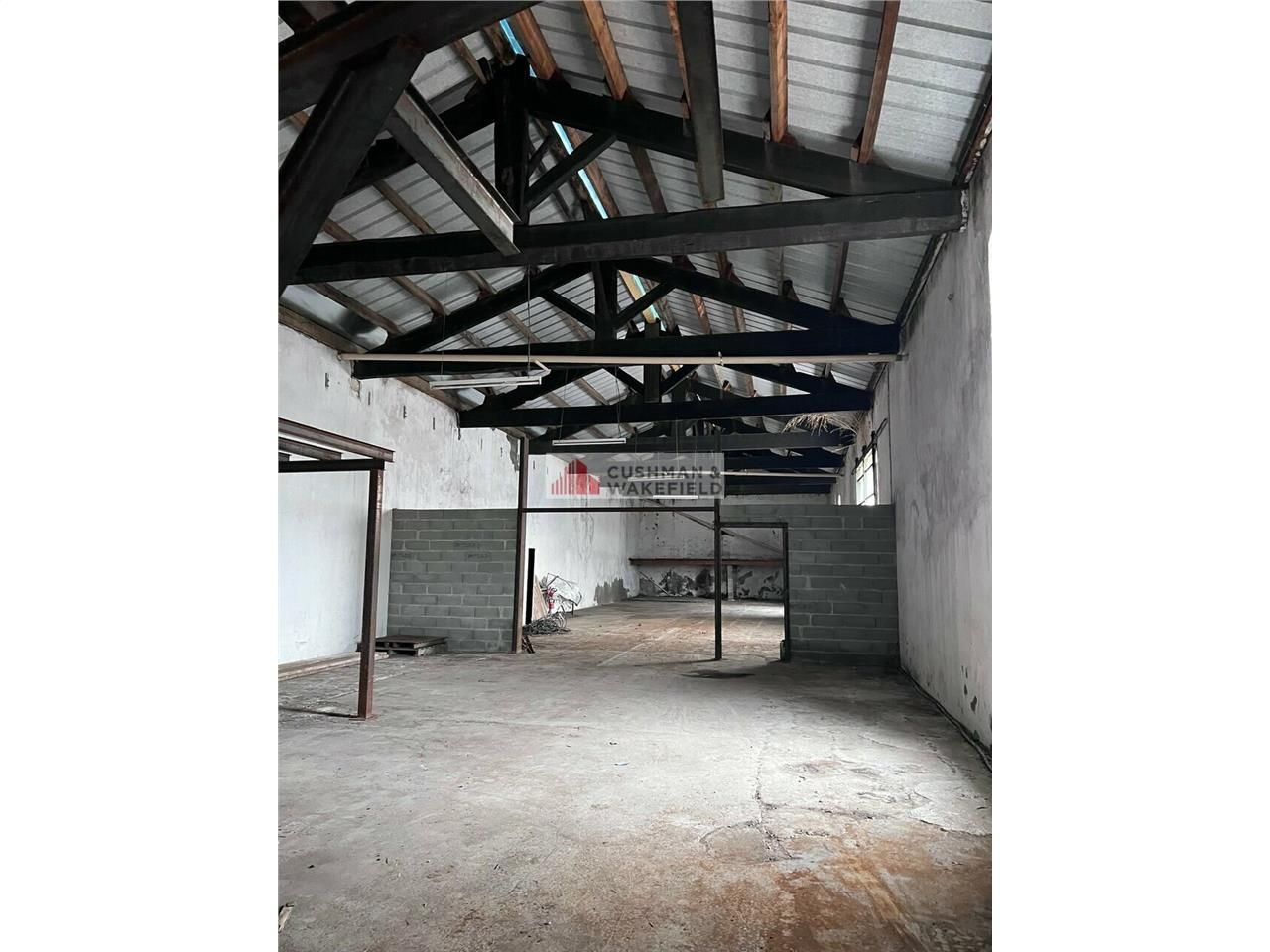 Vente local d''activites 313 m² non divisibles