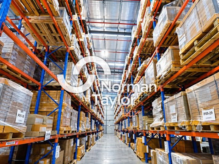 Location local d''activites 2890 m² divisibles à partir de 840 m²