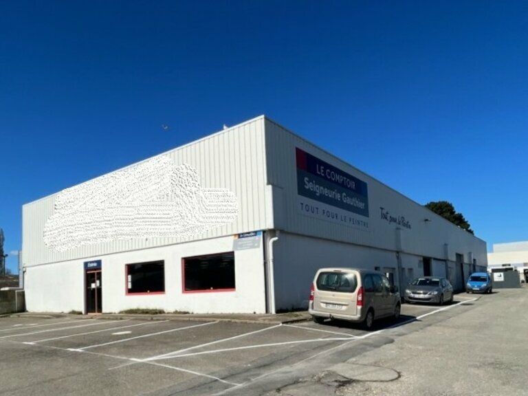 Location local d''activites 300 m² non divisibles