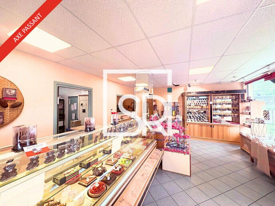 VISIBILITE - LOCATION LOCAL COMMERCIAL AVEC TERRASSE + STOCKAGE - 635 M² - 63170 AUBIERE
