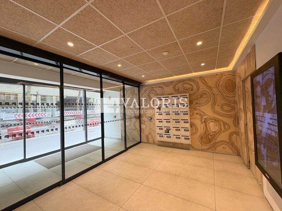 Valoris Real Estate vous propose à la location ces bureaux de 92 m² en R+2 d'un immeuble tertiaire en plein cœur du quartier d'affaires de Lyon Part-Dieu.