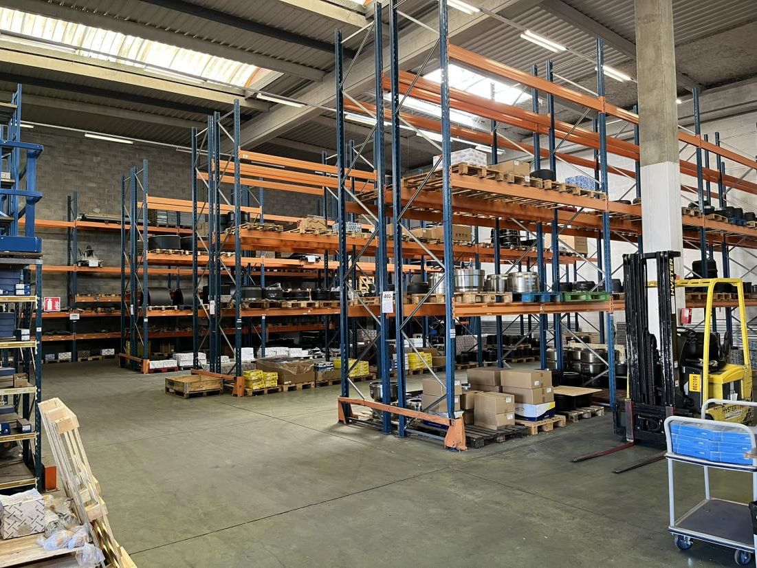 Location entrepôts 949 m² non divisibles