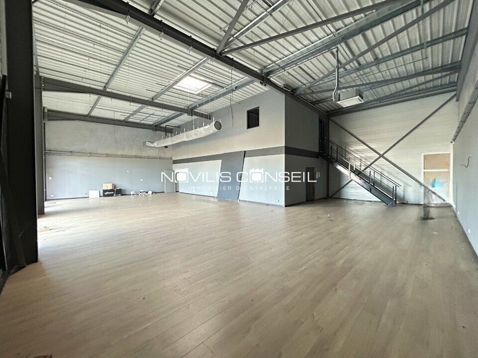 Location local d''activites 330 m² non divisibles