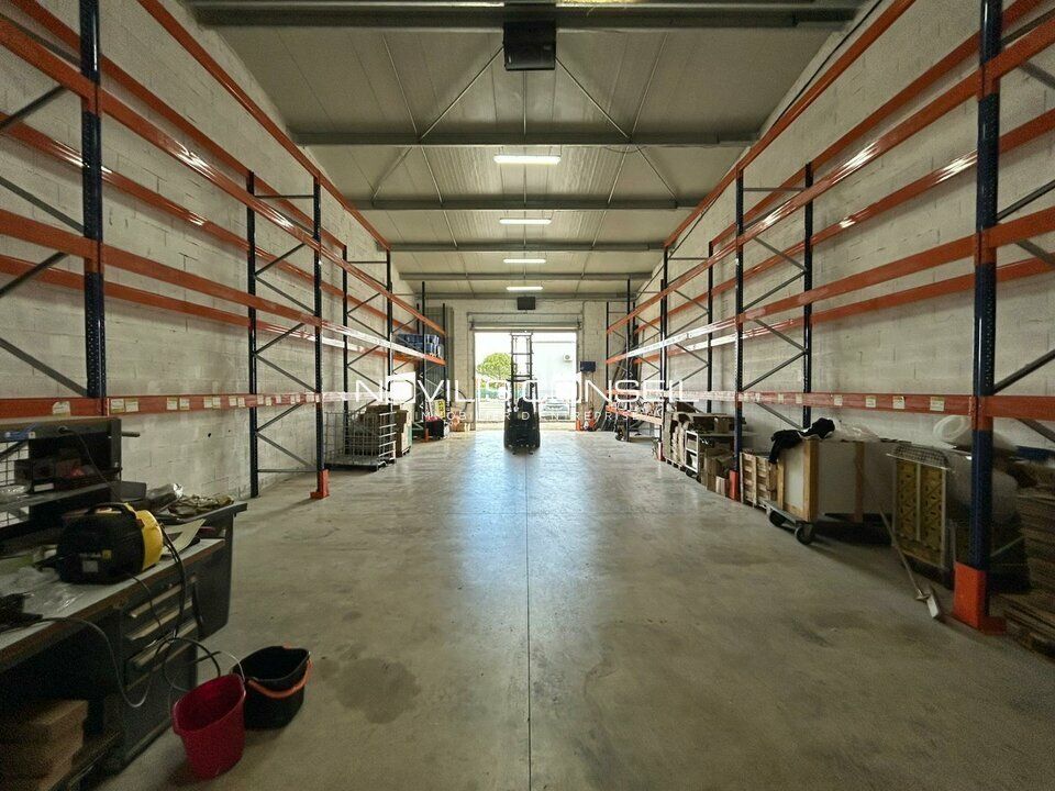 Location local d''activites 230 m² non divisibles