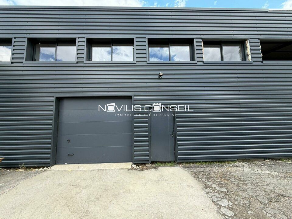 Location local d''activites 250 m² non divisibles