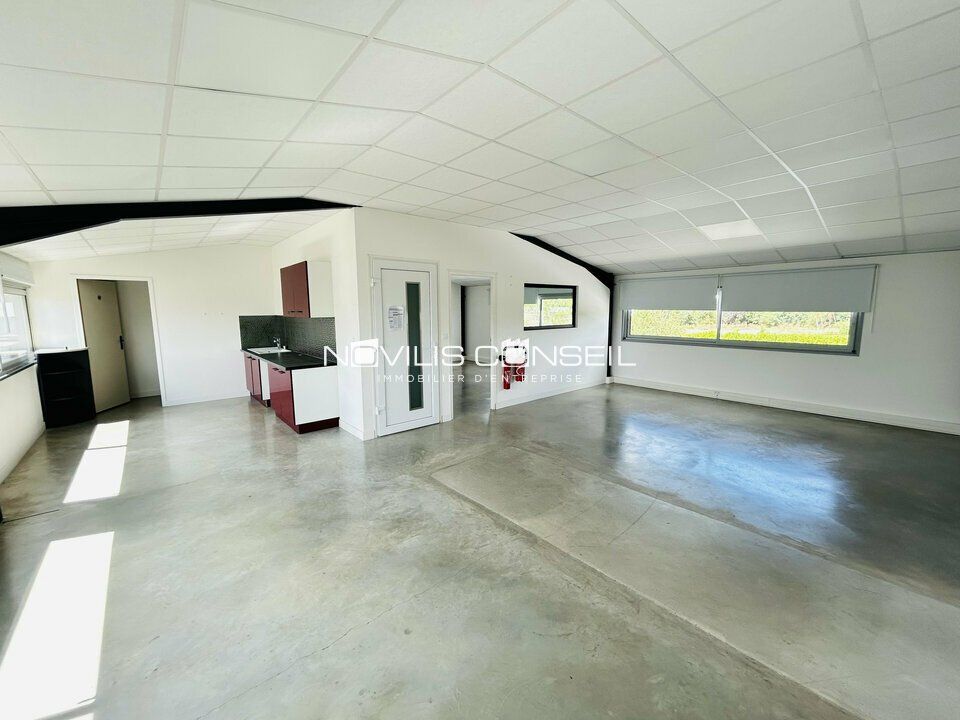 Location local d''activites 117 m² non divisibles