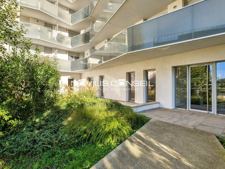 Location local professionnel 275 m² non divisibles