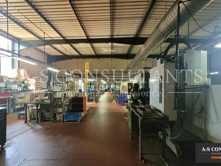 ANNONAY (07100) à vendre local d'activité de 1 500 m² avec nombreux stationnements situé proche des axes.