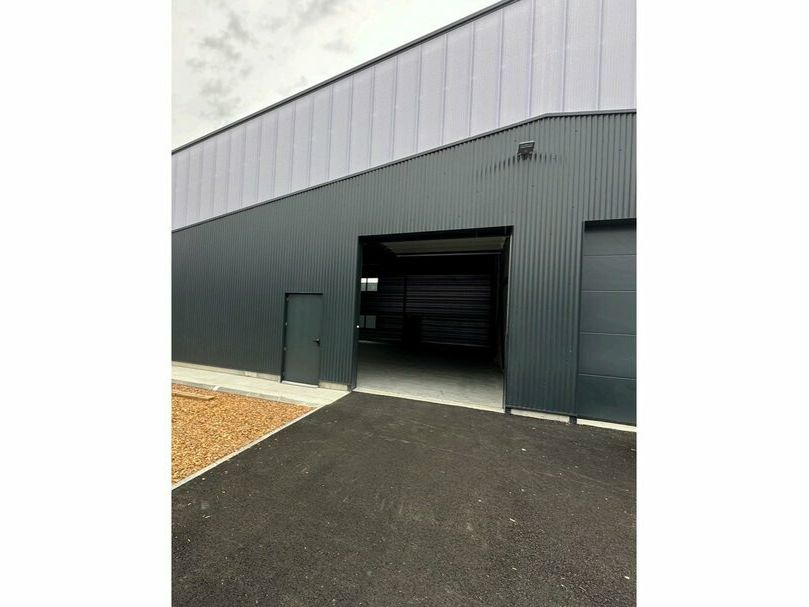 MERIGNAC - CELLULE DE 250 M² A VENDRE