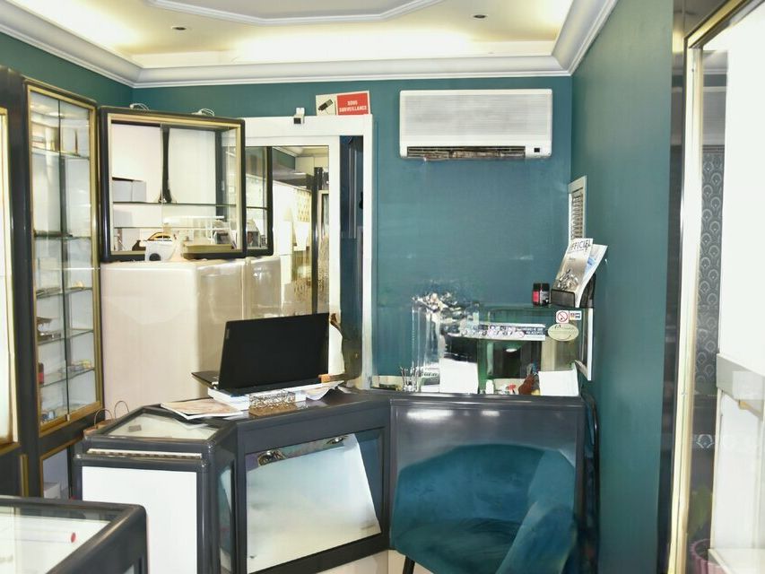 Location local commercial 15 m² non divisibles