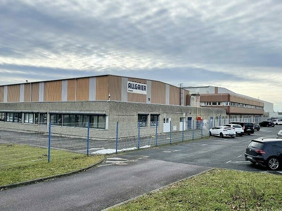 Vente local d''activites 18556 m² non divisibles