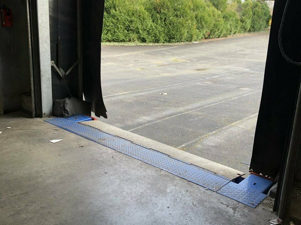 Location entrepot 10500 m² non divisibles