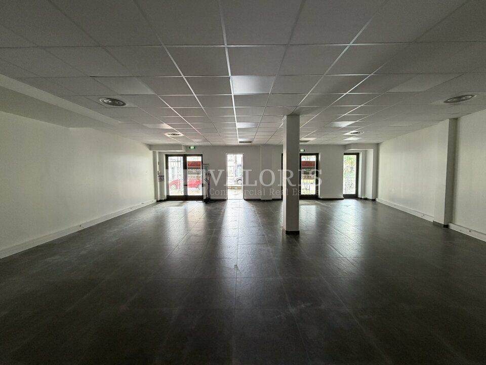 Location local commercial 155.5 m² non divisibles