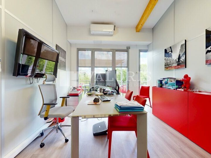 Bureaux à vendre à 5 minutes à pied de la gare de Vaise.