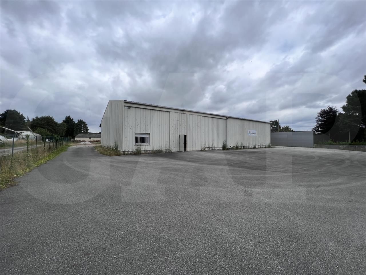Location local 885 m² à Caudan