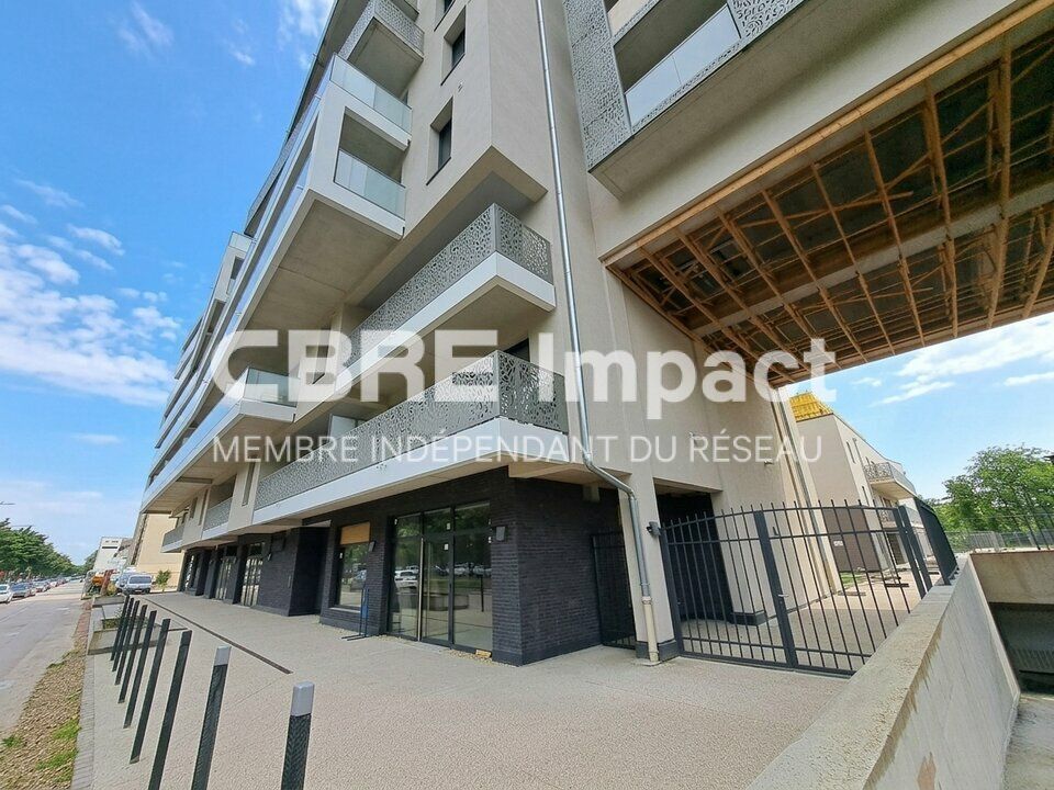 Location local commercial 111.14 m² non divisibles