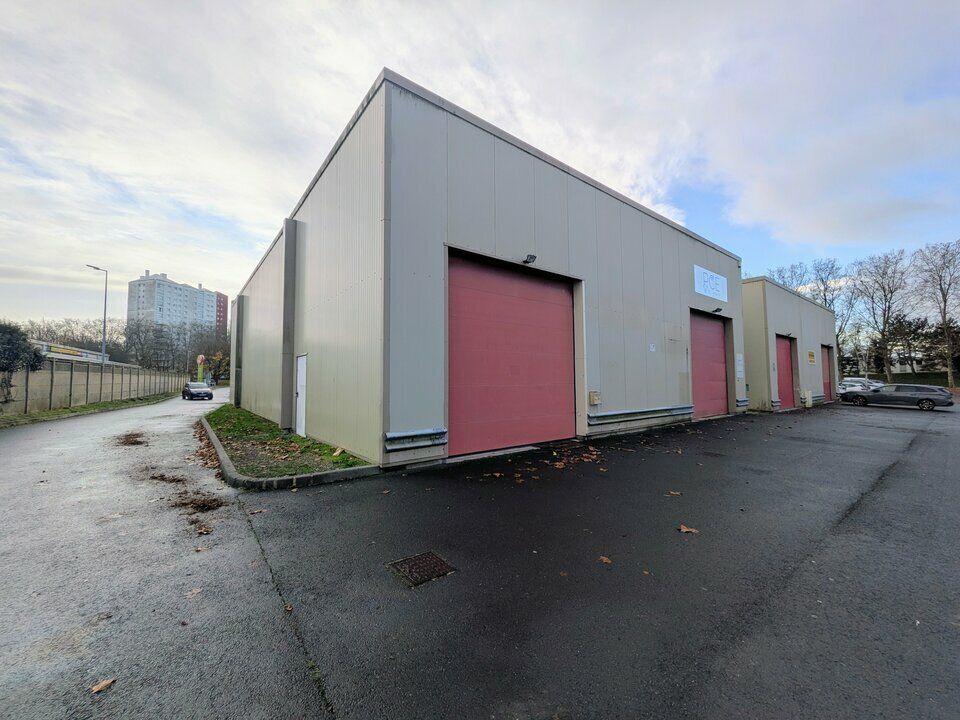 Location local d''activites 400 m² non divisibles