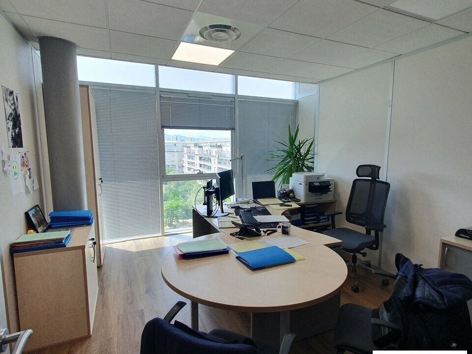 Vente bureaux 168 m² non divisibles