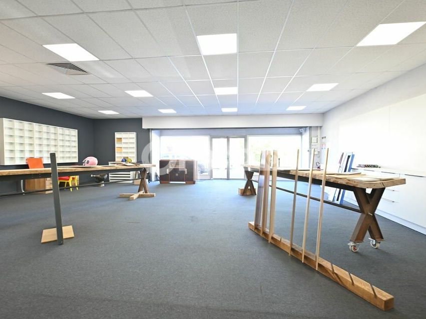Location local commercial 248 m² divisibles à partir de 150 m²